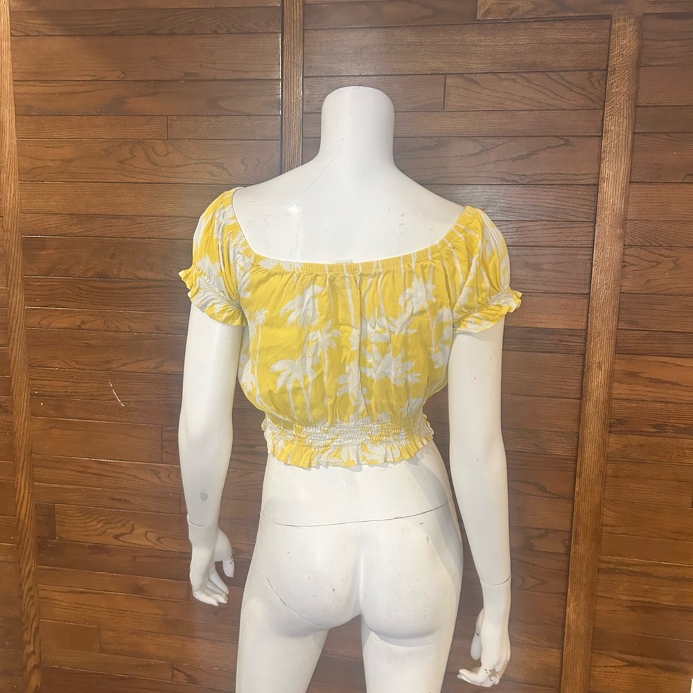 Forever 21. Size small. Crop top. Yellow Floral Off-Shoulder Top - Picture 3 of 5